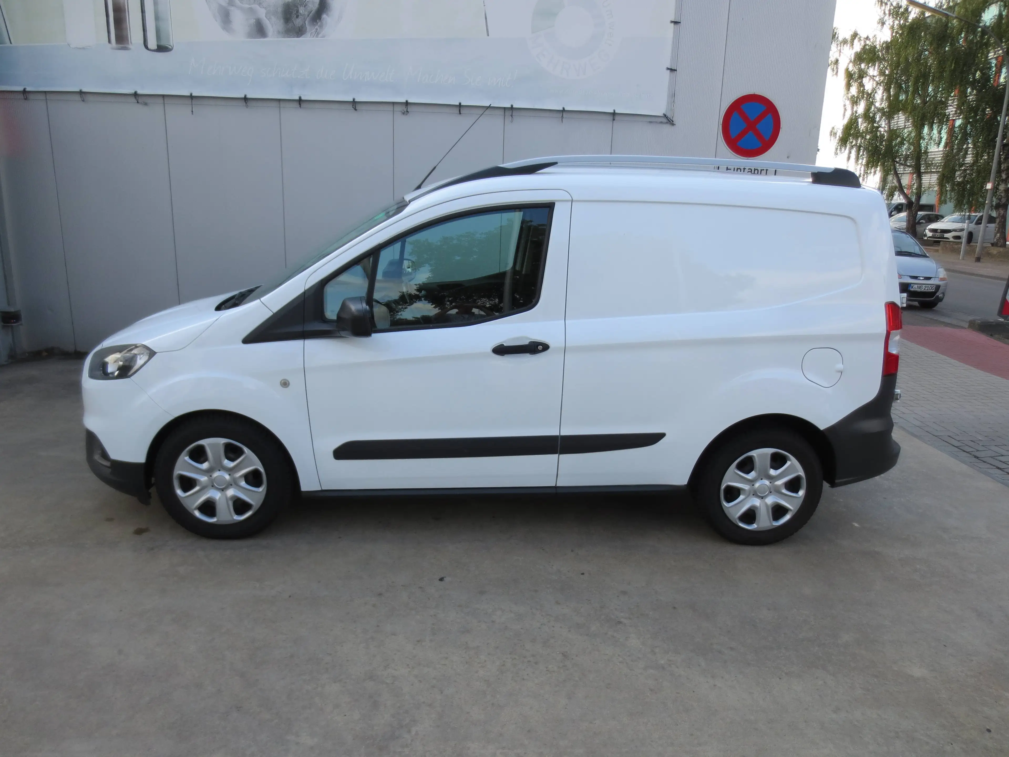 Ford Transit Courier Trend — photo 12