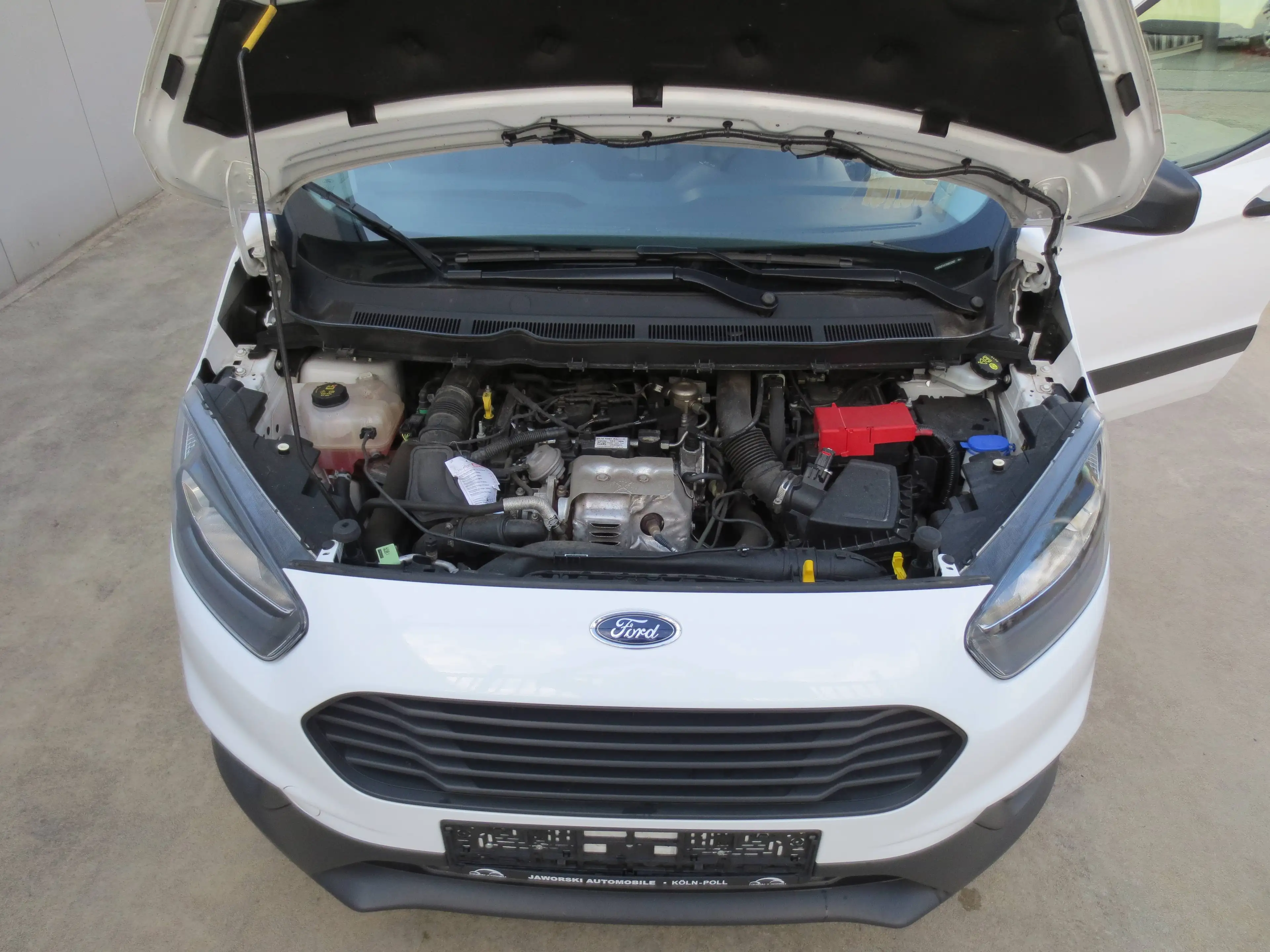 Ford Transit Courier Trend — photo 14