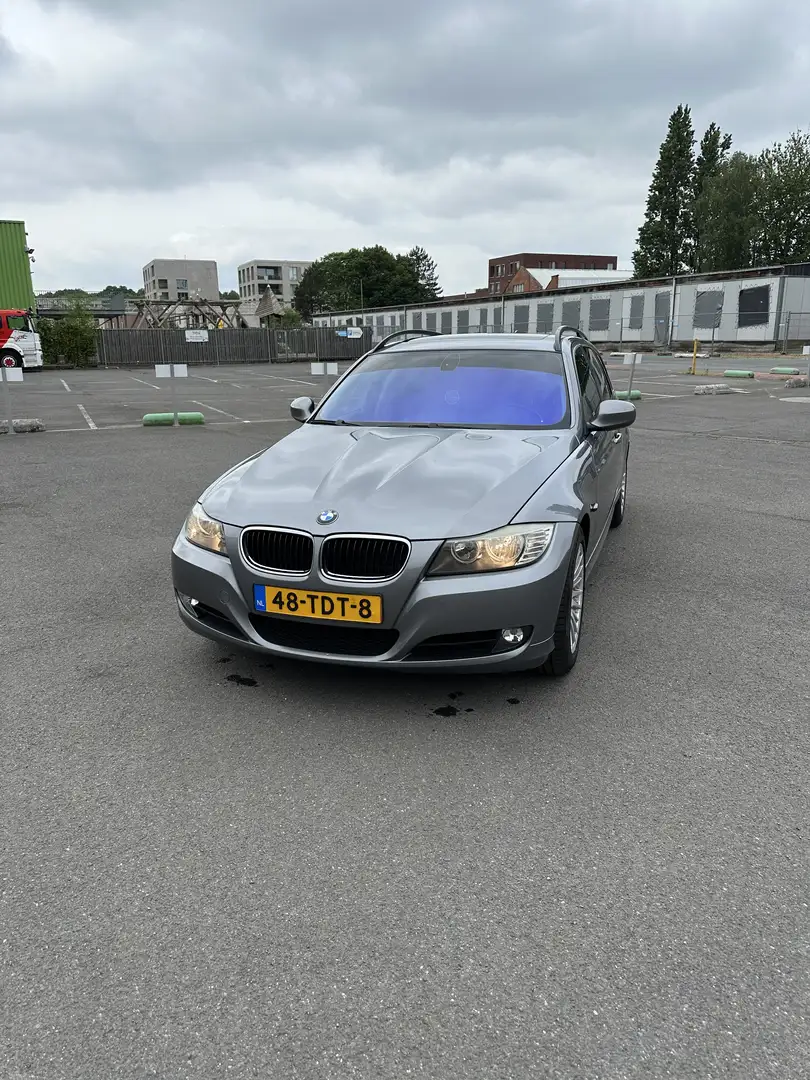 BMW 320 320i Touring - 1