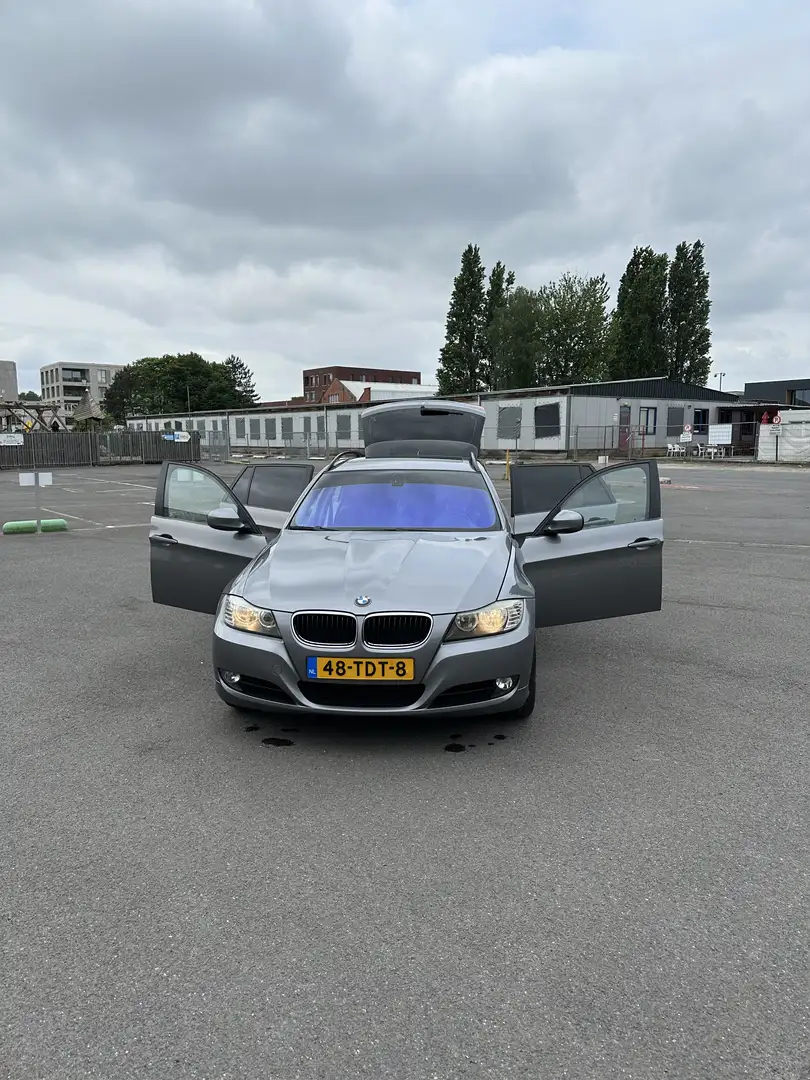 BMW 320 320i Touring - 2