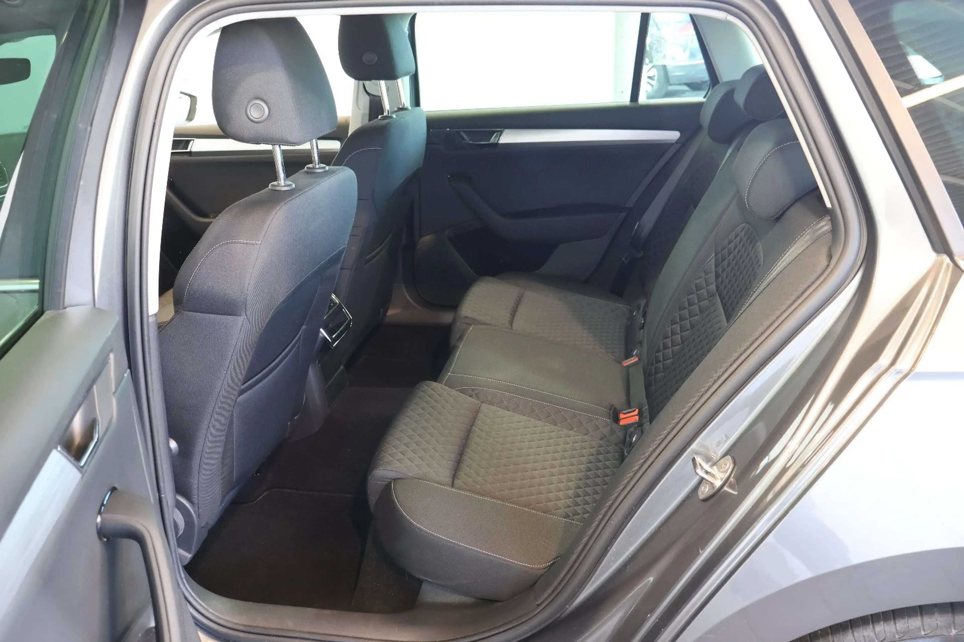 Skoda Superb 2.0 TDI Ambition AID+ACC+LED+CARPLAY — photo 12