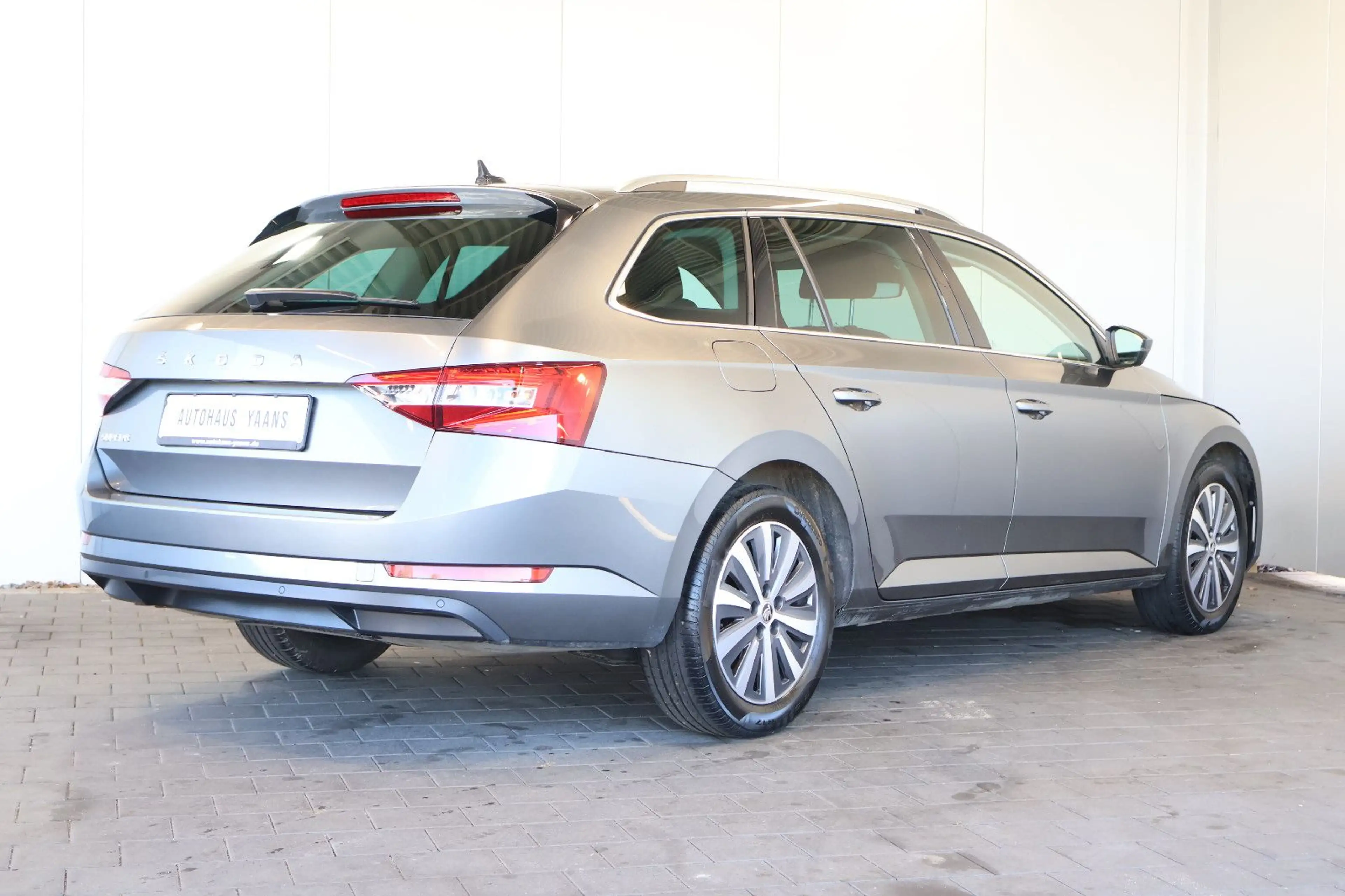 Skoda Superb 2.0 TDI Ambition AID+ACC+LED+CARPLAY — photo 4