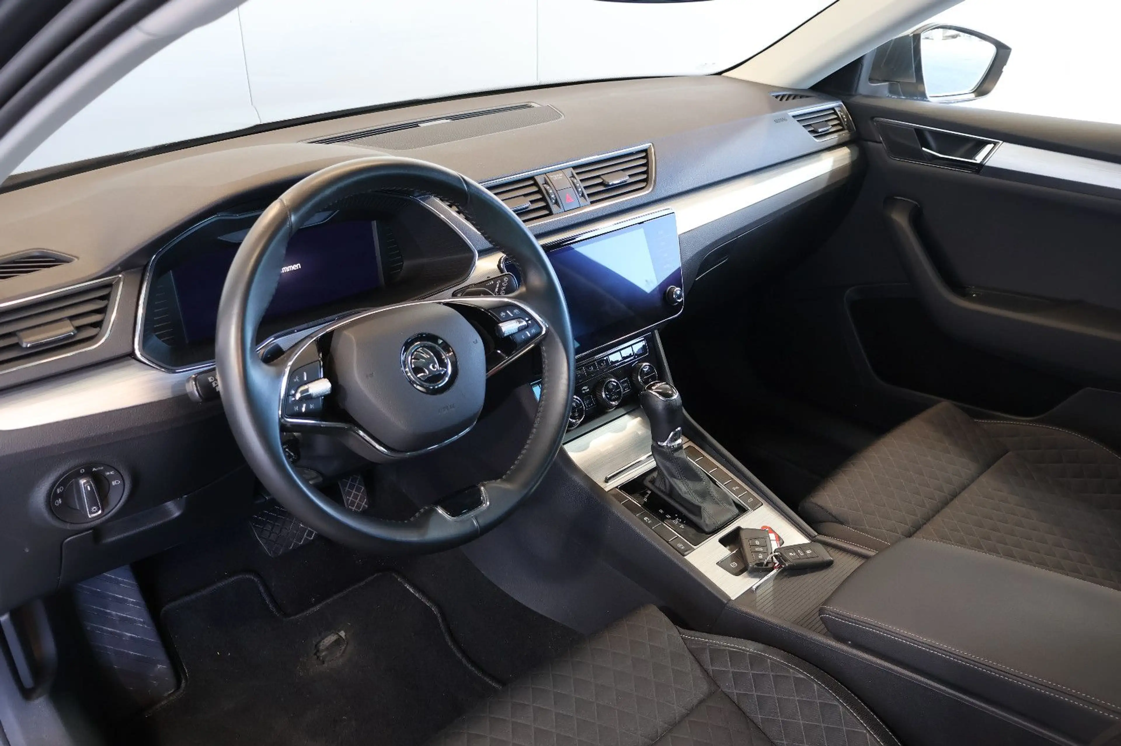 Skoda Superb 2.0 TDI Ambition AID+ACC+LED+CARPLAY — photo 9