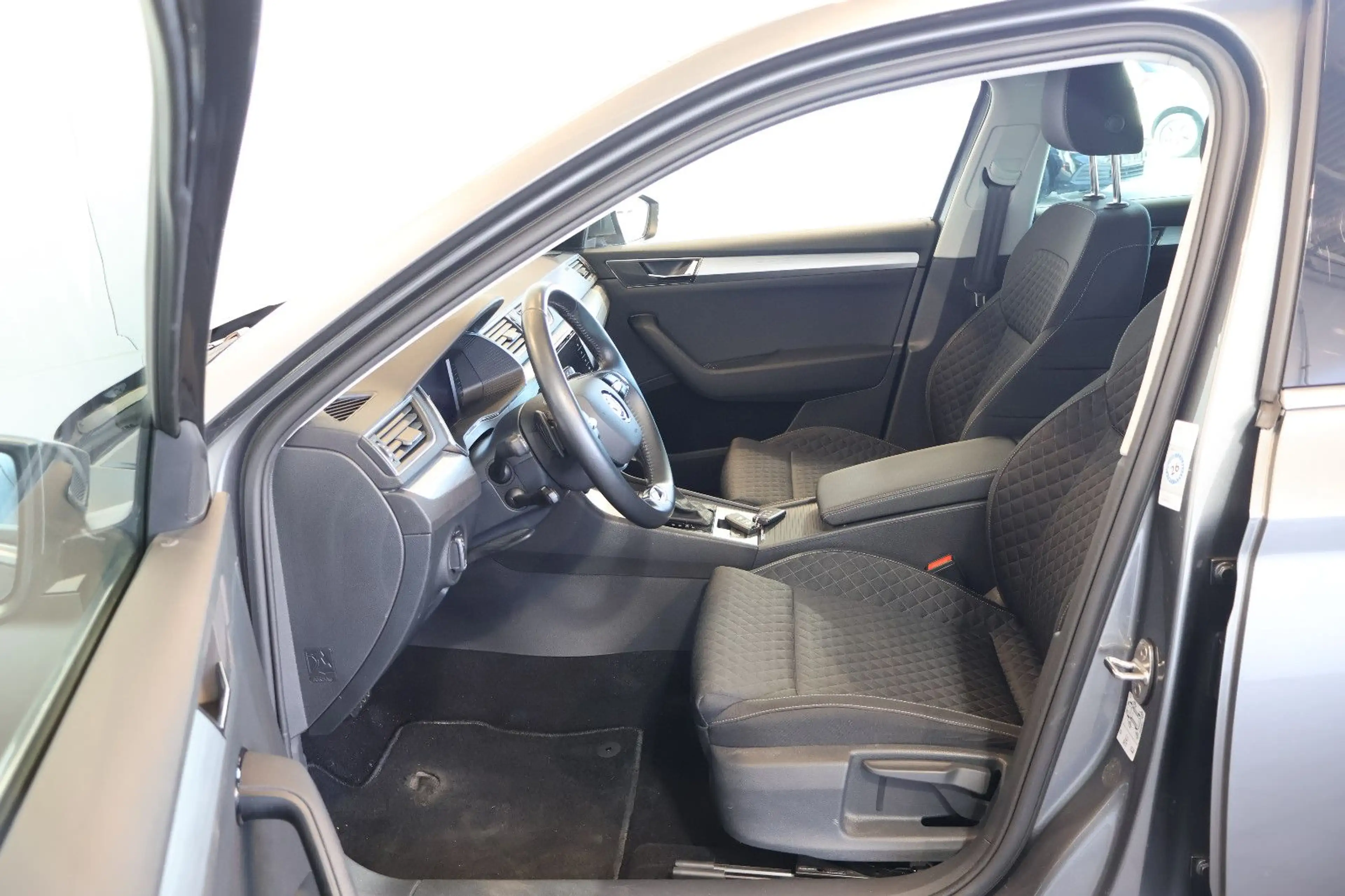Skoda Superb 2.0 TDI Ambition AID+ACC+LED+CARPLAY — photo 10
