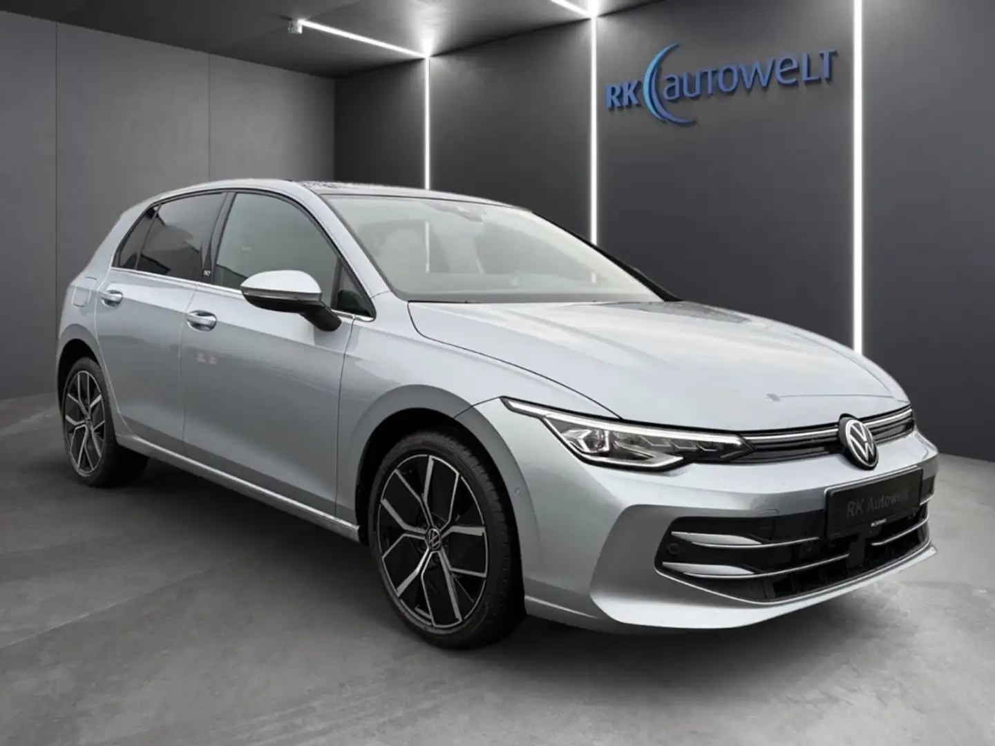 Volkswagen Golf 8 VIII 1.5 TSI Edition 50 El. Panodach Navi Silber - 2