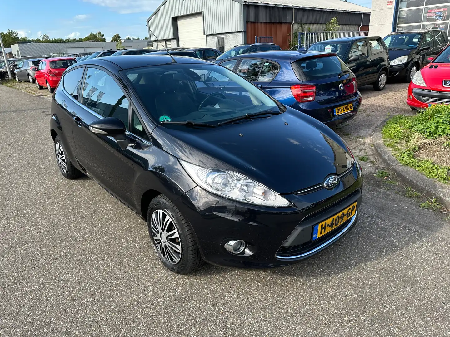 Ford Fiesta 1.25 Titanium Clima Bj:2011 Zwart - 2