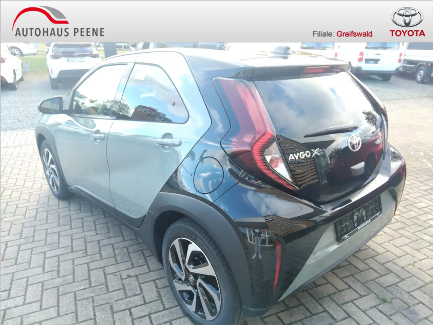 Toyota Aygo X 1.0 Teamplayer PDC SHZ KAMERA ACC Verde - 2