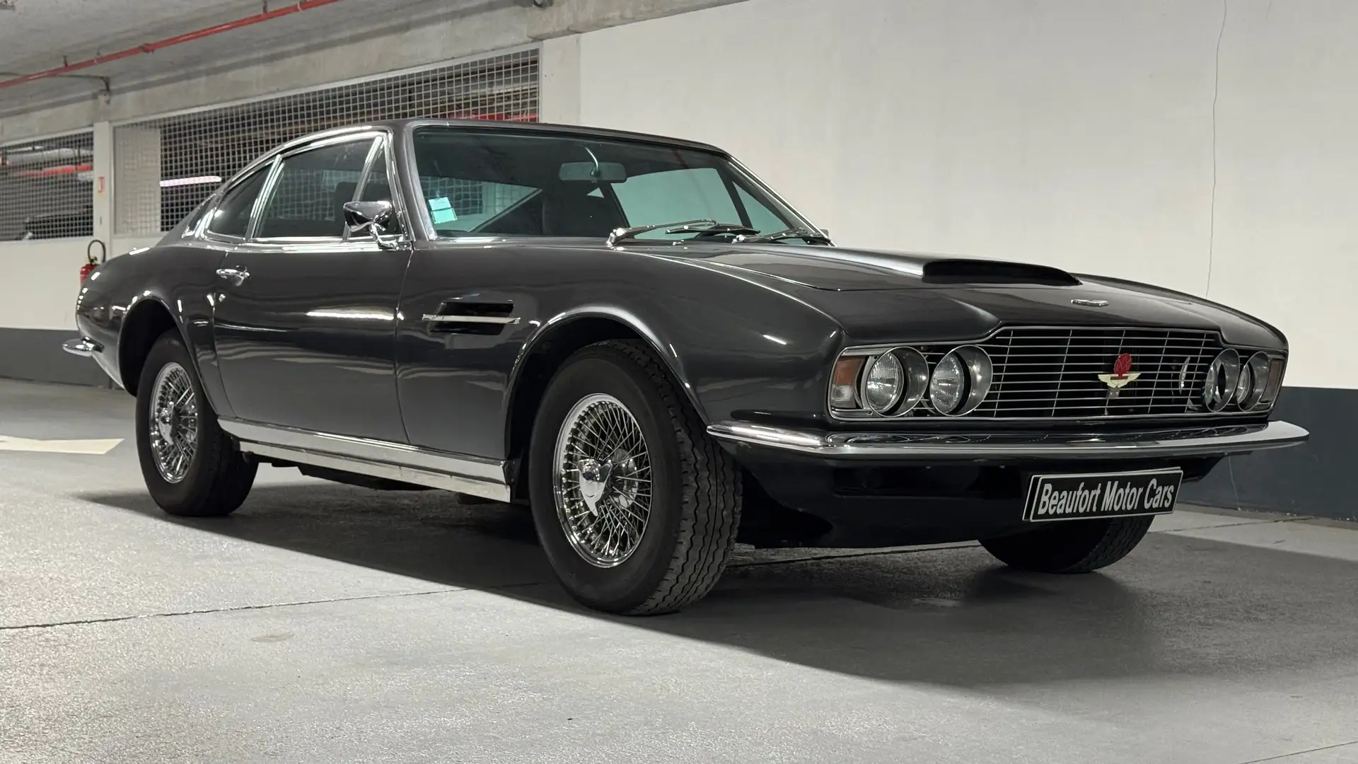 Aston Martin DBS Série 1 Gris - 2