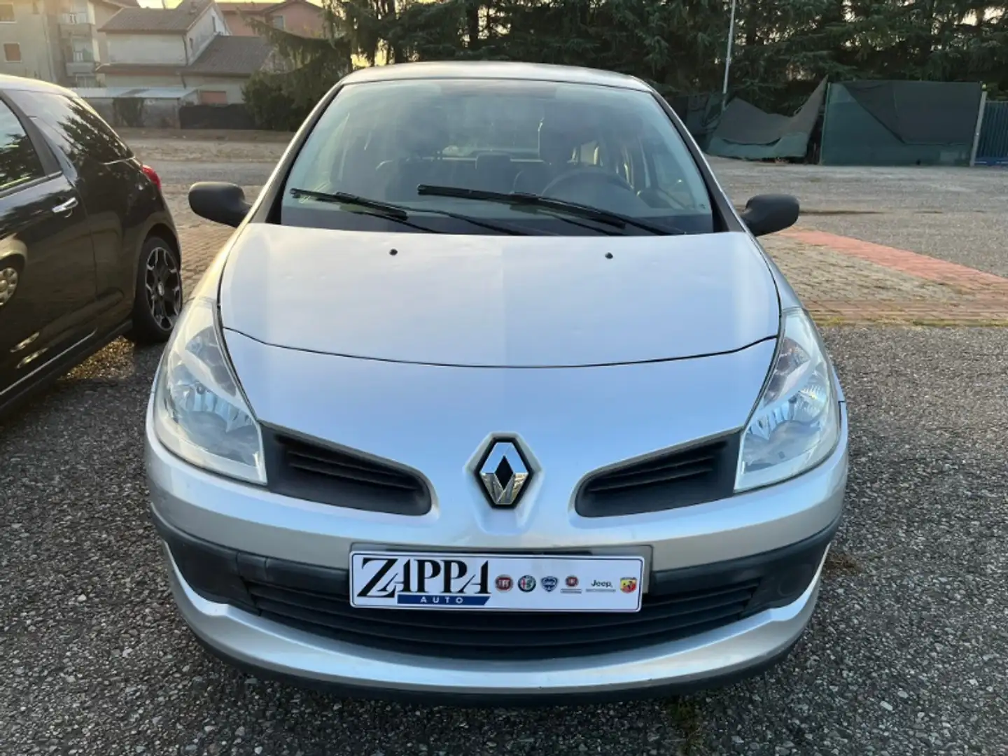 Renault Clio 1.2 16V 65CV 3 porte Confort Grigio - 2