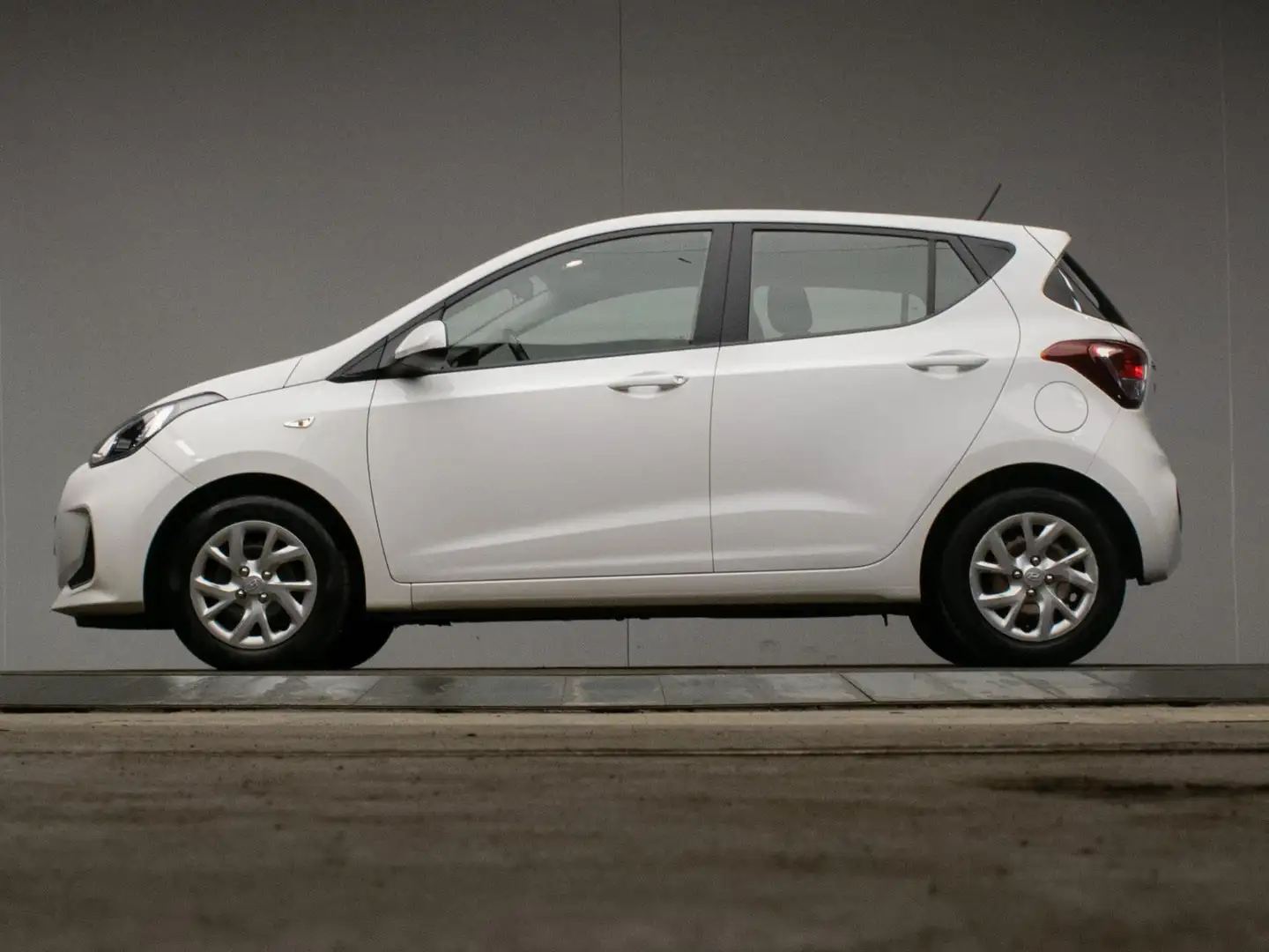 Hyundai i10 1.0i Comfort Sport (CRUISE,BLUETOOTH,ELEKTRISCH PA Wit - 1