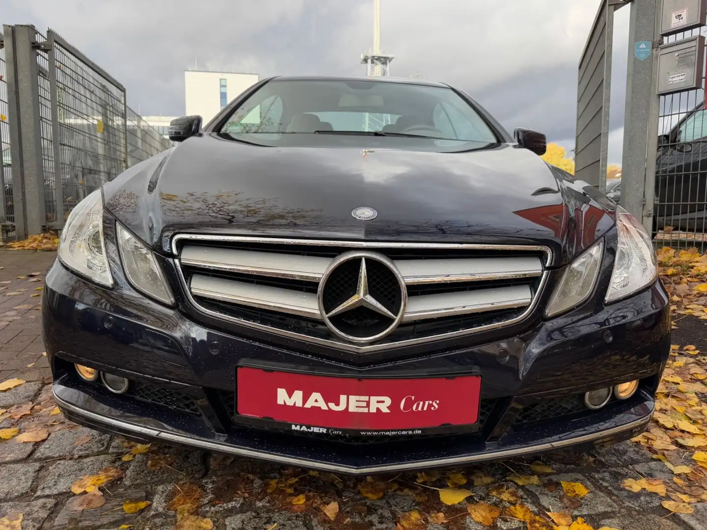 Mercedes-Benz E 200 Coupe CGI BlueEfficiency SHZ*PDC*BT Blau - 2