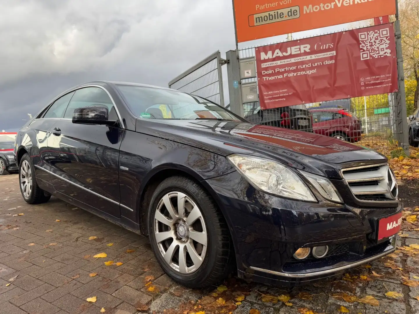 Mercedes-Benz E 200 Coupe CGI BlueEfficiency SHZ*PDC*BT Blau - 1