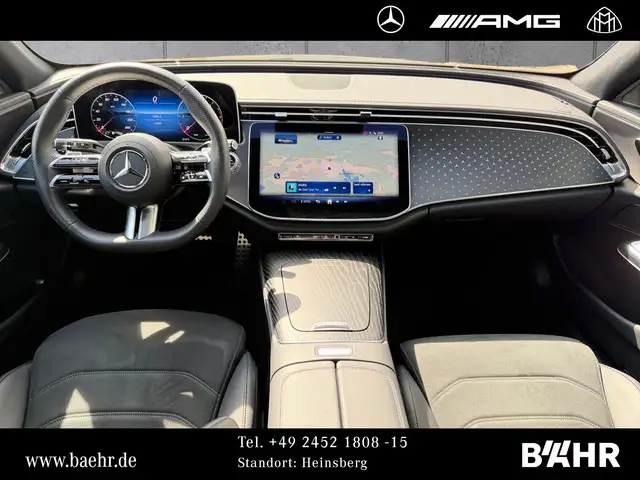 Mercedes-Benz 220 view 4