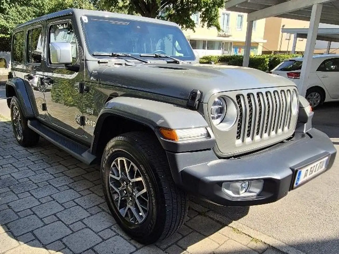 Jeep Wrangler Wrangler Sahara 2.0 PHEV 380 PS AT 4xe Sahara Grau - 1