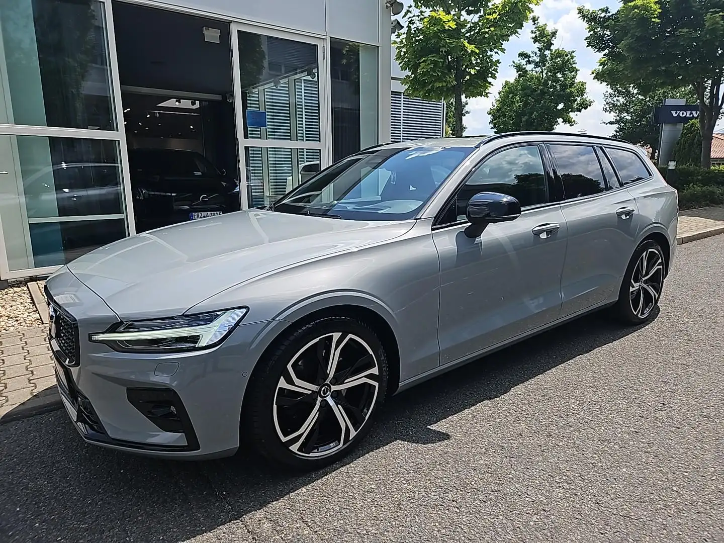 Volvo V60 B4 Ultimate Dark Head-Up/360 Grad /Akustik Gris - 1