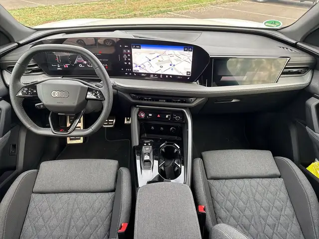 Audi Q5 view 9