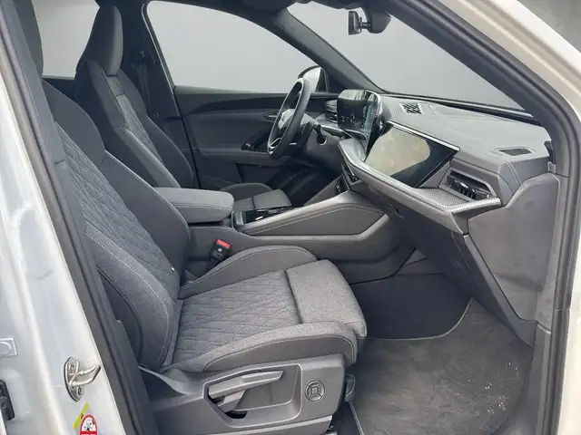 Audi Q5 view 12
