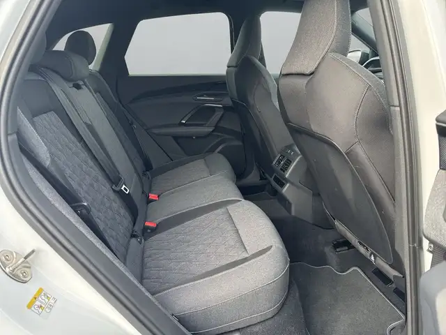 Audi Q5 view 11