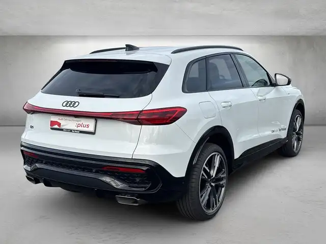 Audi Q5 view 3