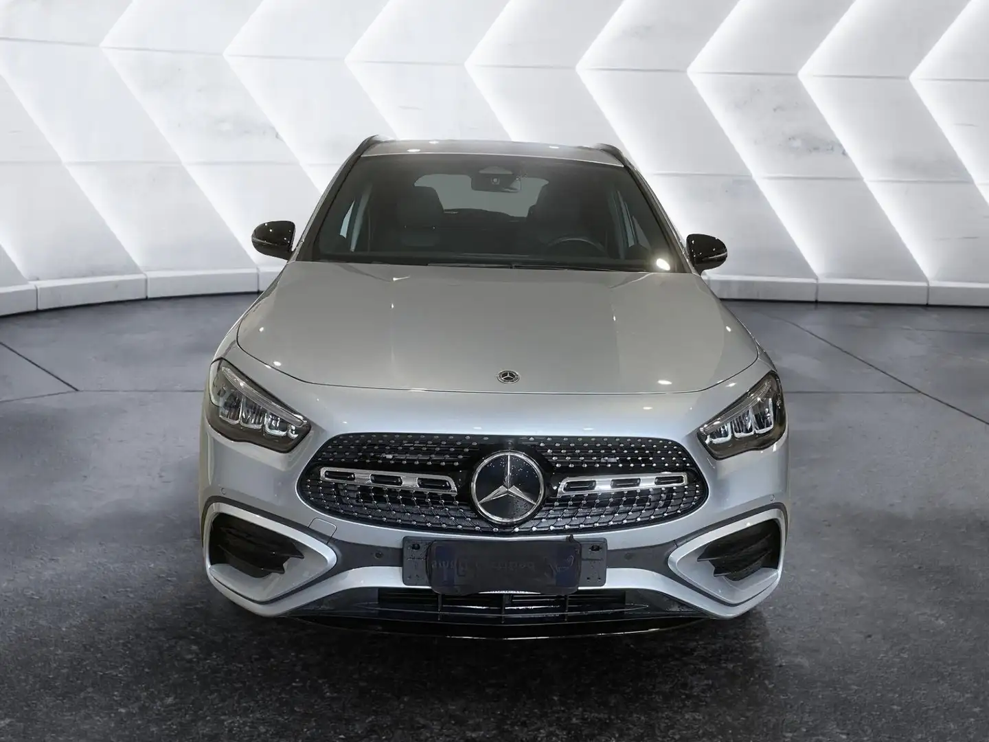 Mercedes-Benz GLA 200 GLA 200 d Automatic AMG Line Premium Zilver - 2