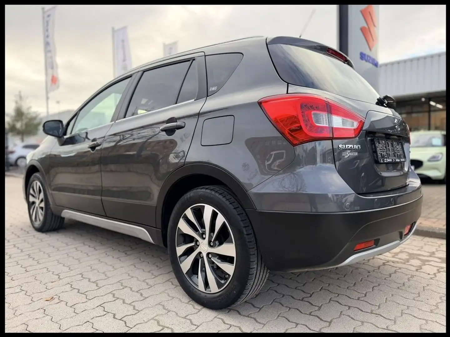 Suzuki S-CROSS 1.4 COMFORT+ HYBRID ALLGRIP AUTOMATIK Gris - 2
