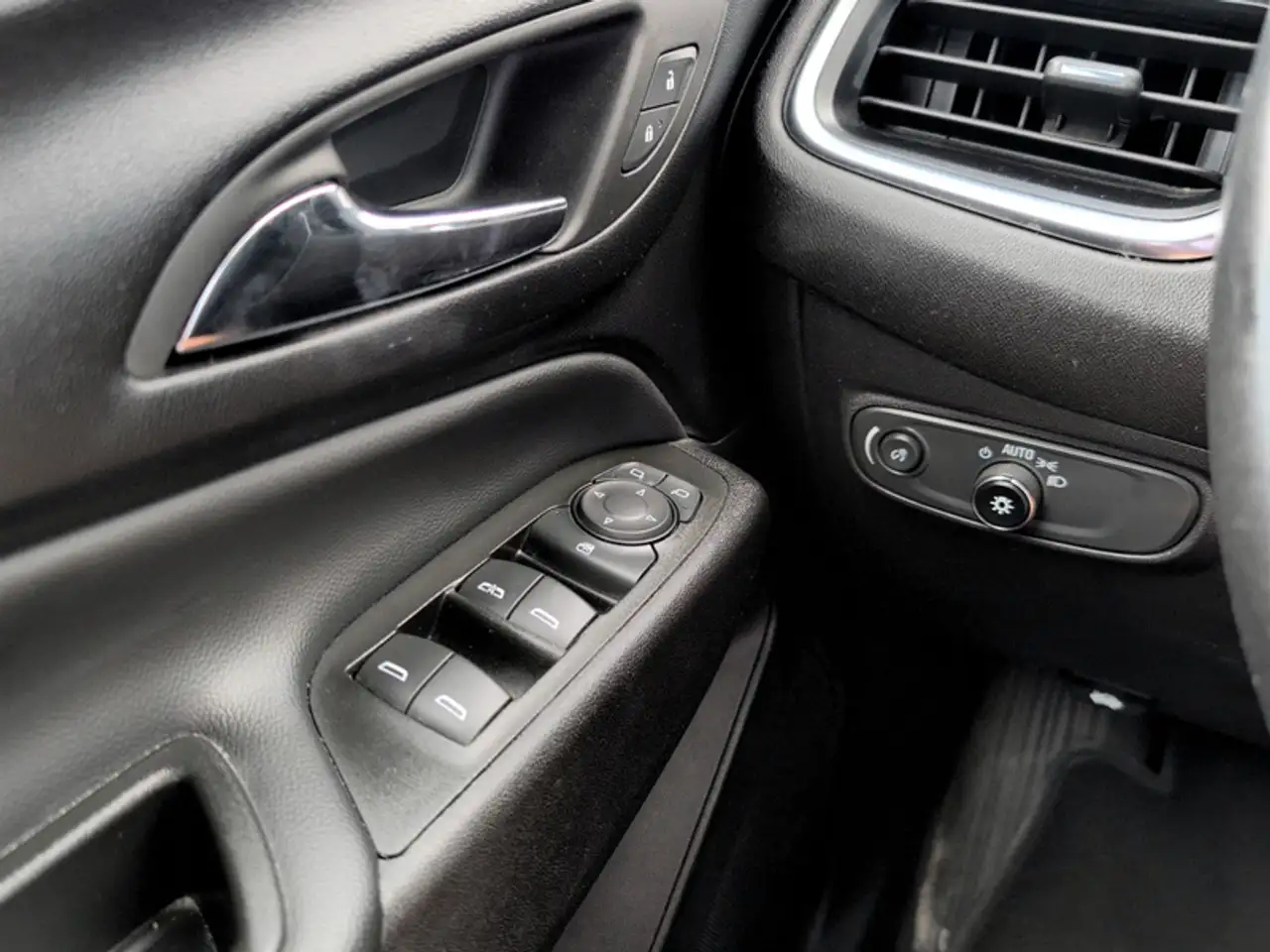 Chevrolet Equinox photo Chevrolet Equinox