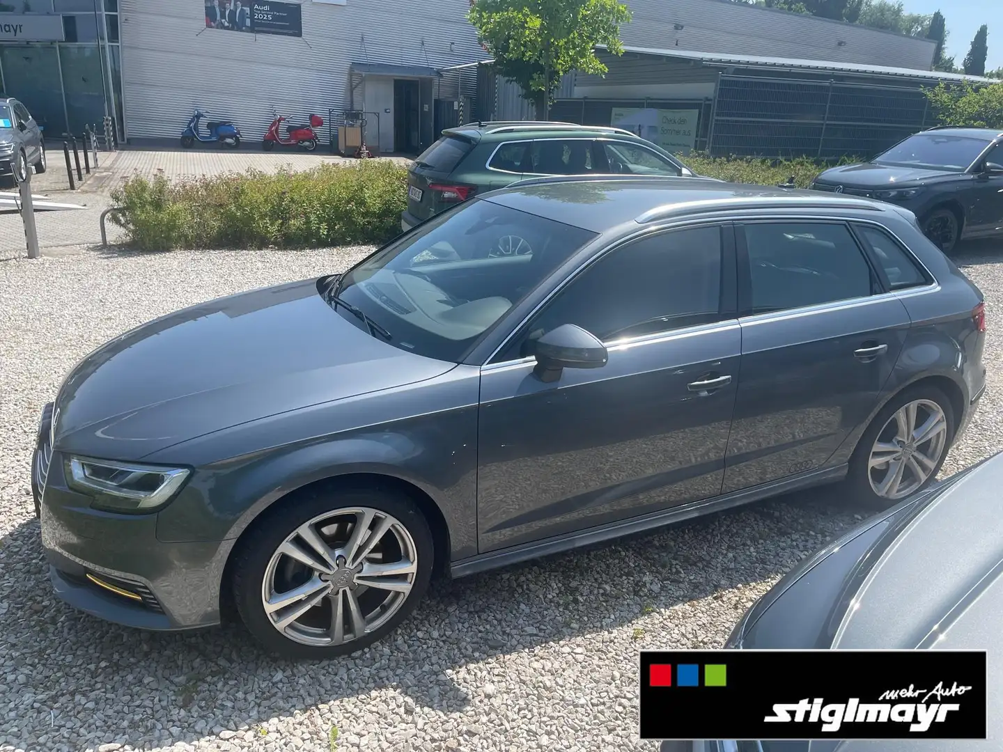 Audi A3 design 40 e-tron S-tronic LED+NAVI+GRA+VC Grau - 2