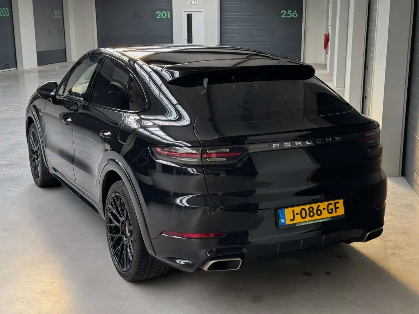Porsche Cayenne Coupé 3.0 E-Hybrid | Boze | Pano | Stoelkoeling Noir - 2