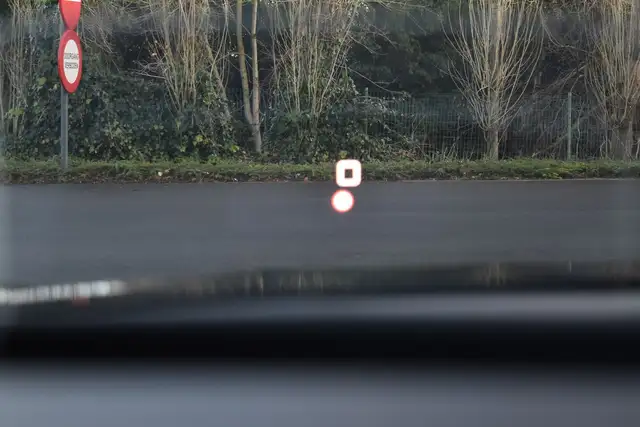 Citroen C4 view 11