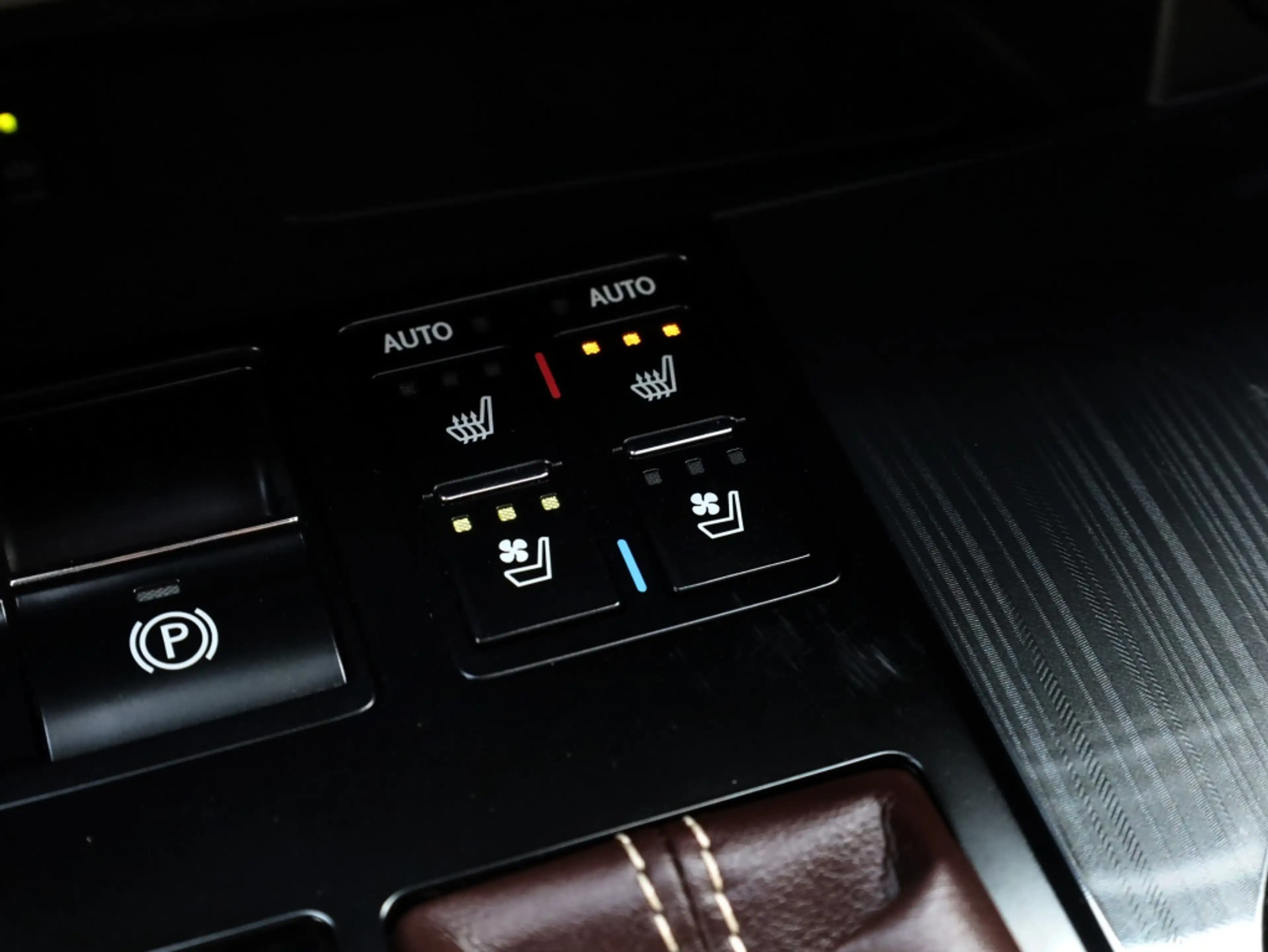 Lexus RX 450h 4WD Luxury Line | Panoramadak | Head up | Stoelven — photo 30
