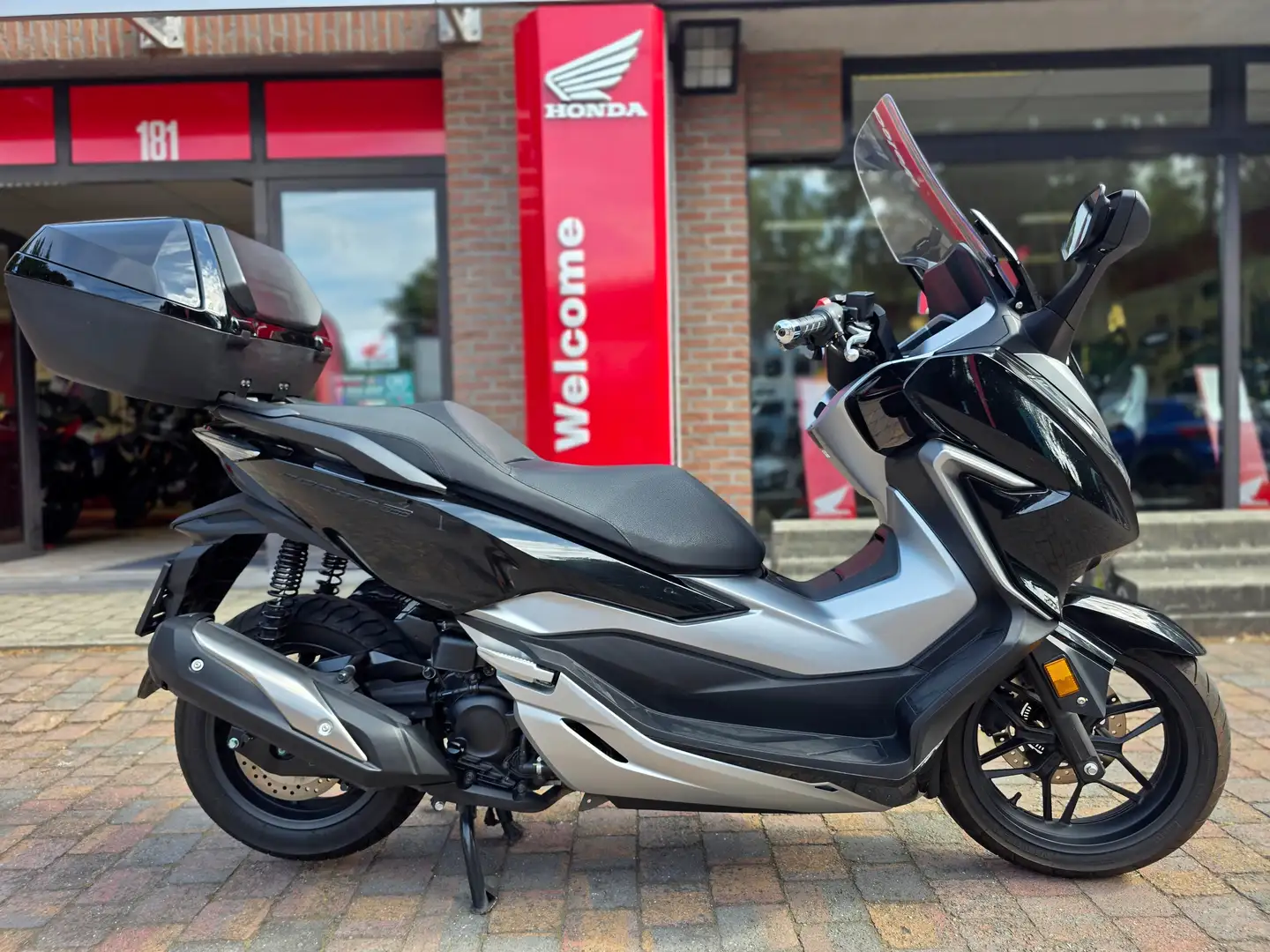 Honda Forza 300 ABS Noir - 1