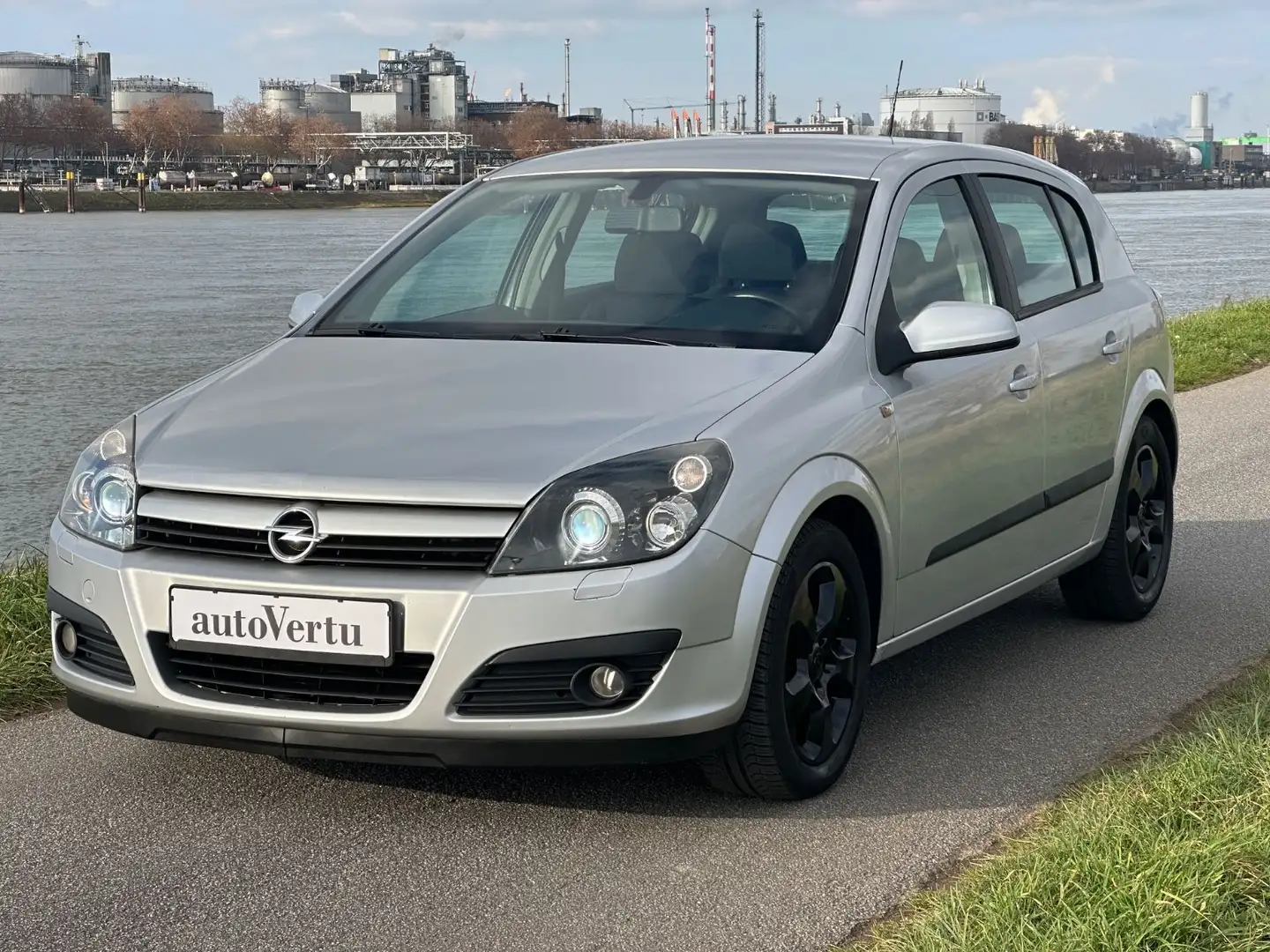 Opel Astra H Sport Limousine 1.8 *TüvNeu*ServiceNeu* Silber - 1