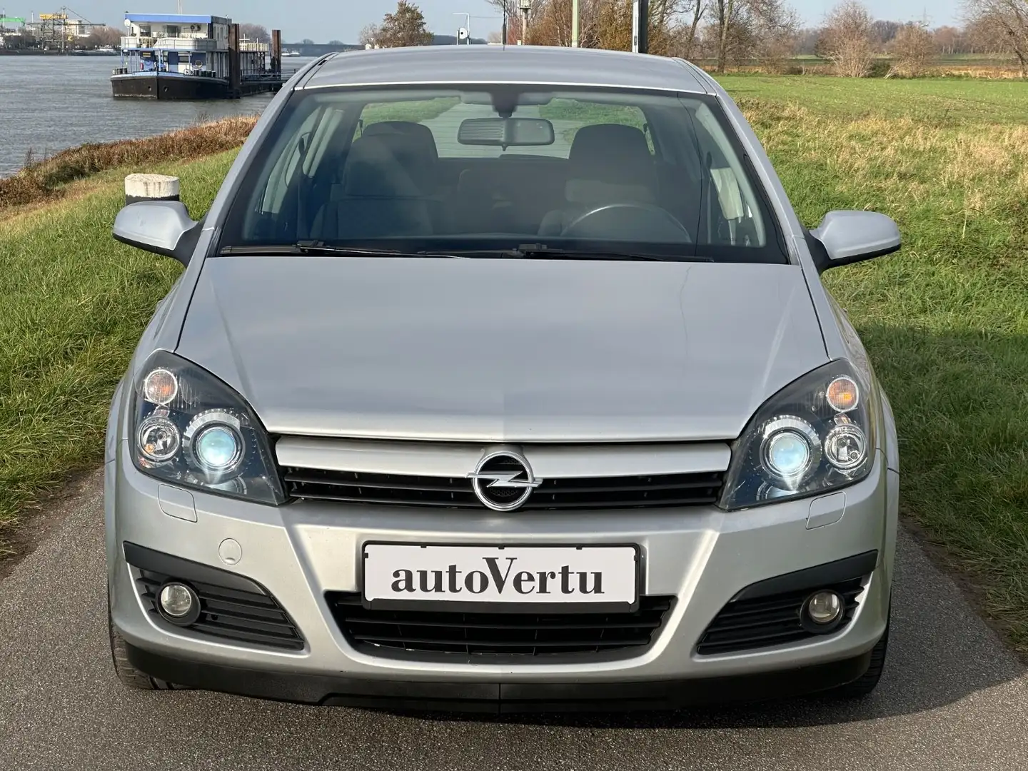 Opel Astra H Sport Limousine 1.8 *TüvNeu*ServiceNeu* Silber - 2