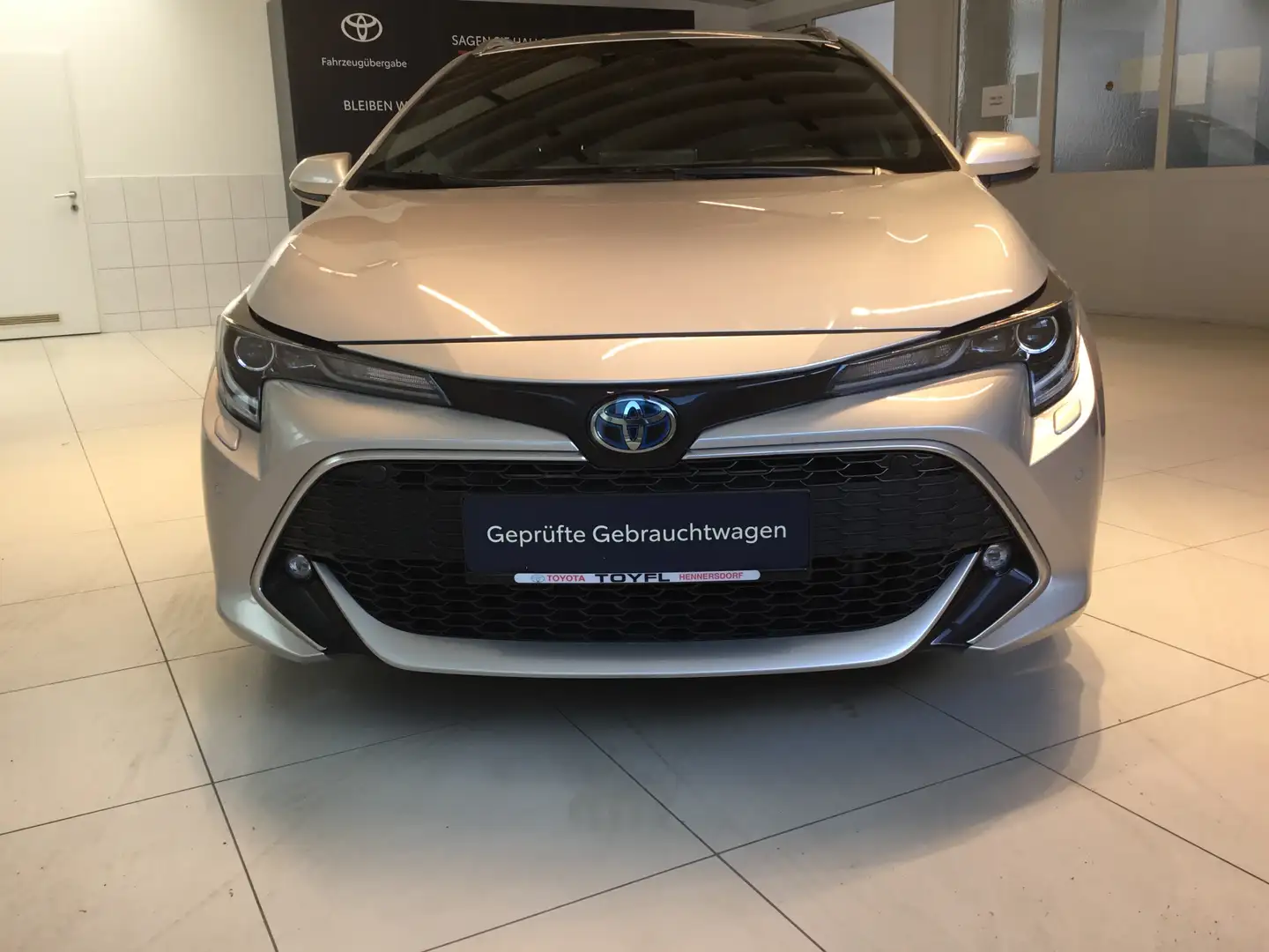 Toyota Corolla Corolla TS 2,0 Hybrid Lounge Aut. Lounge Silber - 2