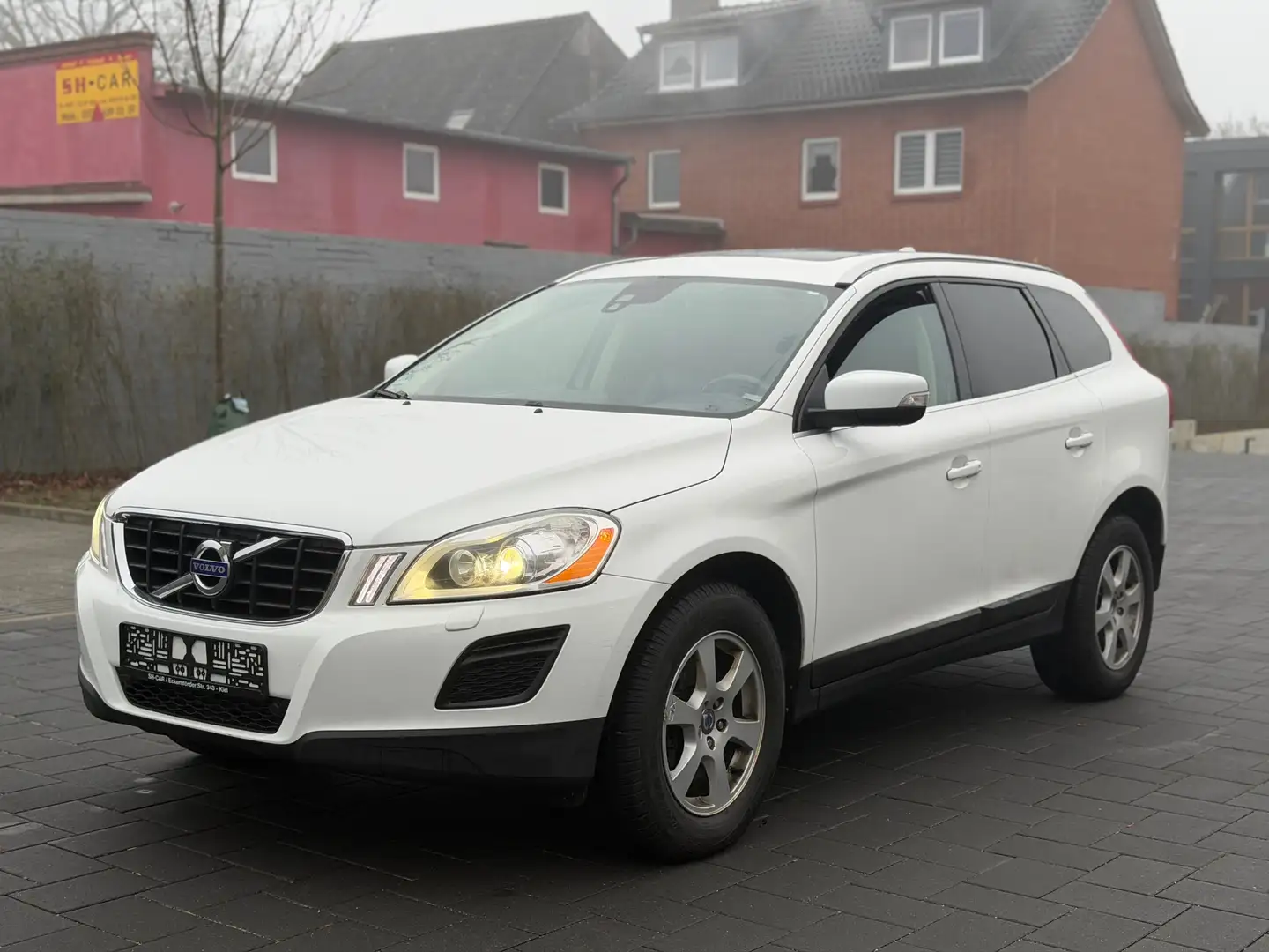 Volvo XC60 Summum AWD / TÜV 08/27 Weiß - 1