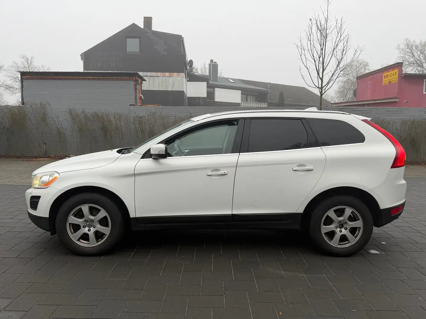 Volvo XC60 Summum AWD / TÜV 08/27 Weiß - 2