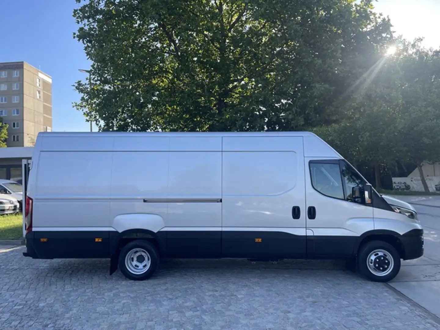 Iveco Daily 35C18 V/P 3.0HPI Maxi 1H*Klima*Webasto*E6 Silber - 2