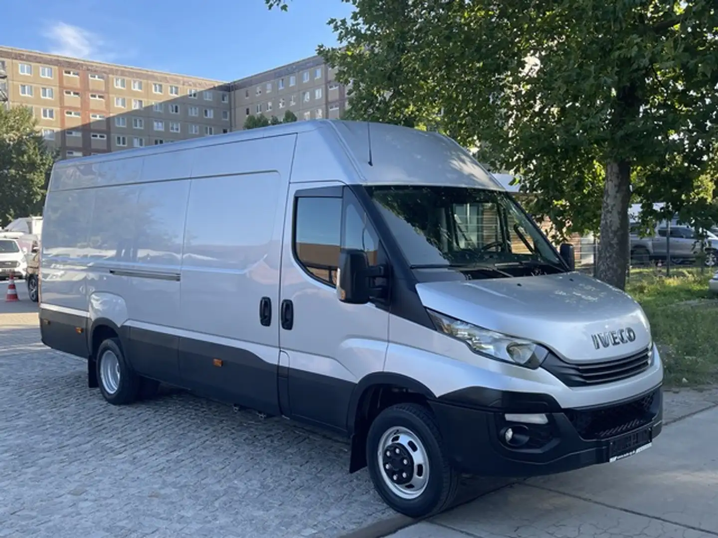 Iveco Daily 35C18 V/P 3.0HPI Maxi 1H*Klima*Webasto*E6 Silber - 1