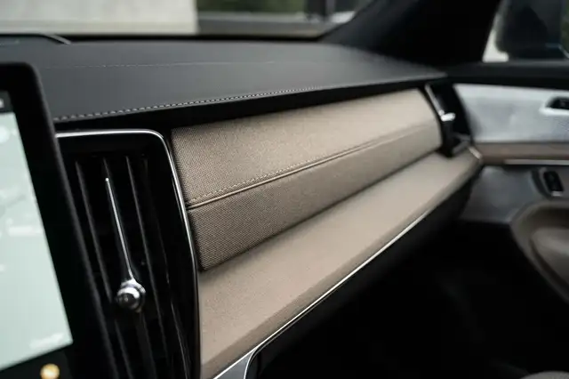 Volvo XC90 view 12