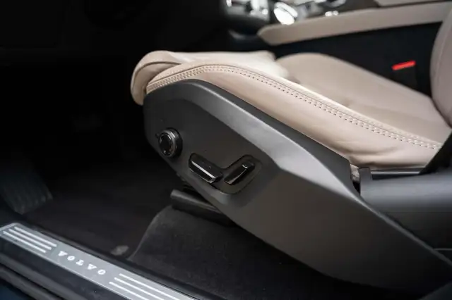 Volvo XC90 view 28