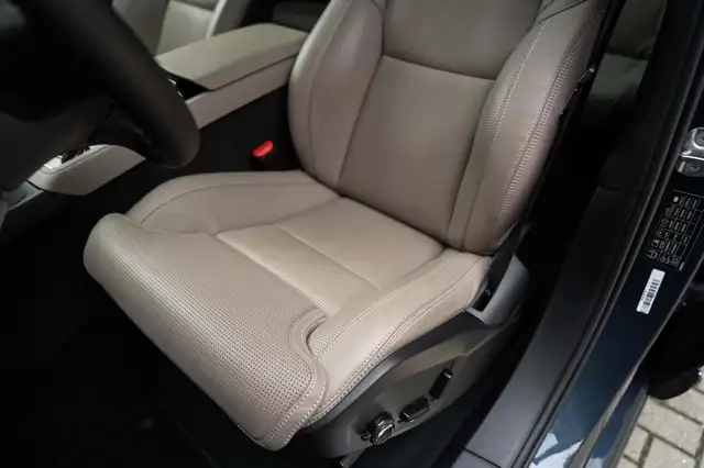 Volvo XC90 view 27