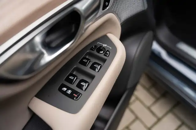 Volvo XC90 view 23
