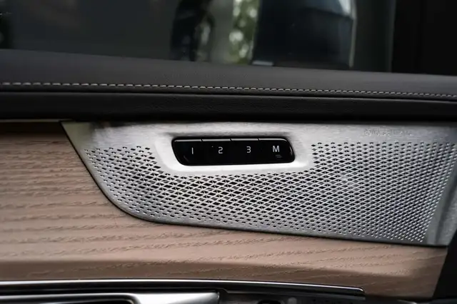 Volvo XC90 view 29