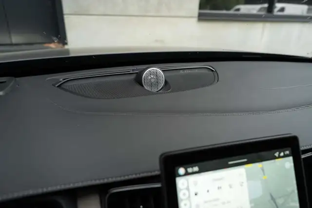 Volvo XC90 view 16