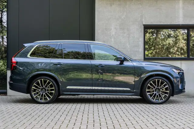 Volvo XC90 view 7