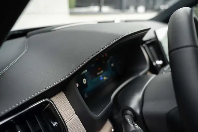 Volvo XC90 view 25
