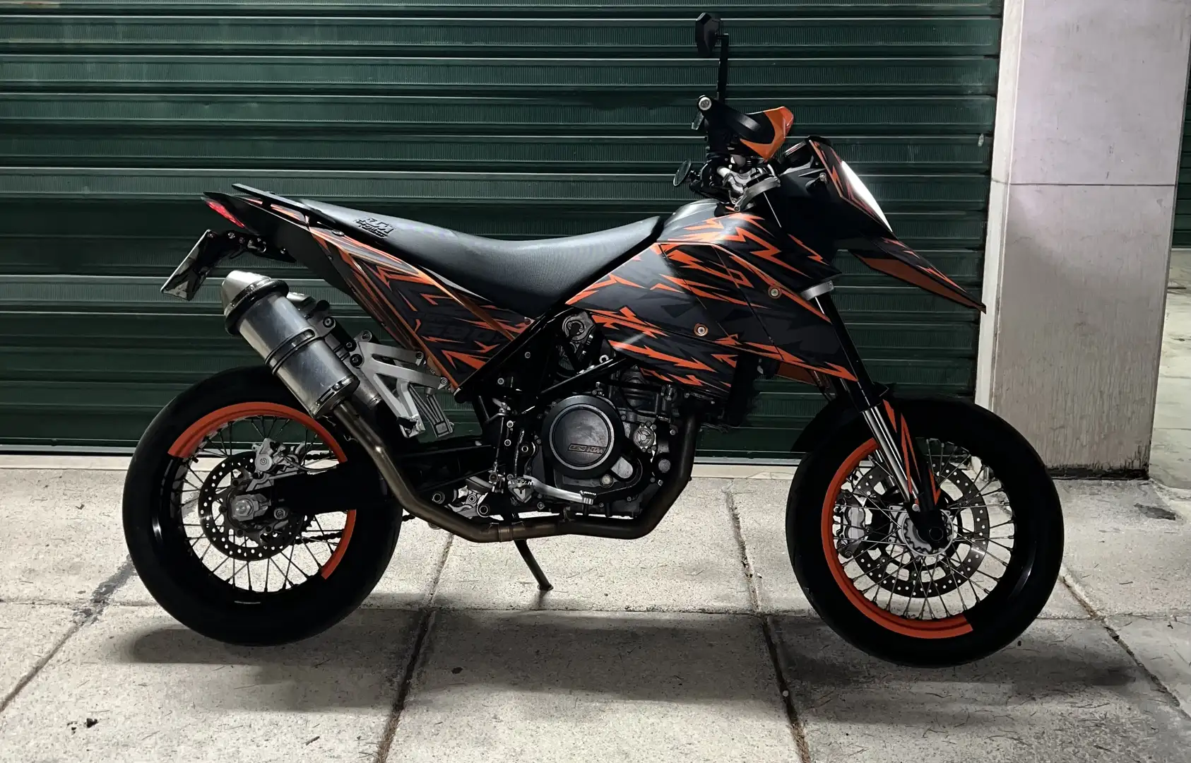 KTM 690 Supermoto - 1