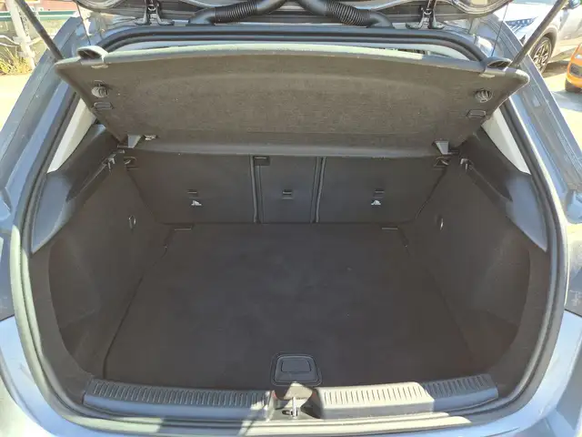 Mercedes-Benz A view 12