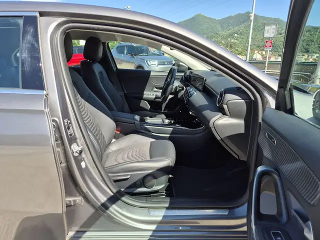 Mercedes-Benz A view 9