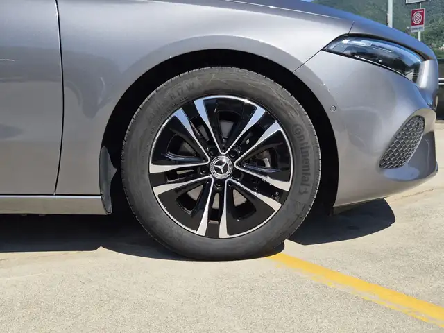 Mercedes-Benz A view 13